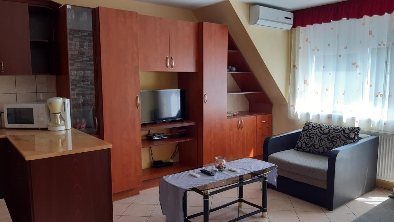 Elizabet Apartman A Belvarosban Сарвас Екстериор снимка