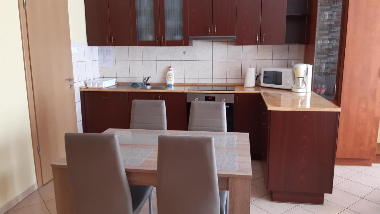 Elizabet Apartman A Belvarosban Сарвас Екстериор снимка
